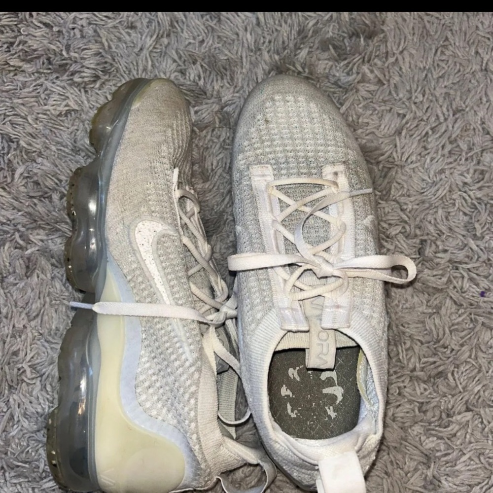 Nike VaporMax Flyknit in White and Gray